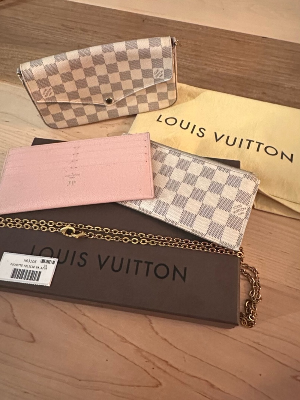 Louis Vuitton pochette Felicie da azur retired 3 piece with chain.